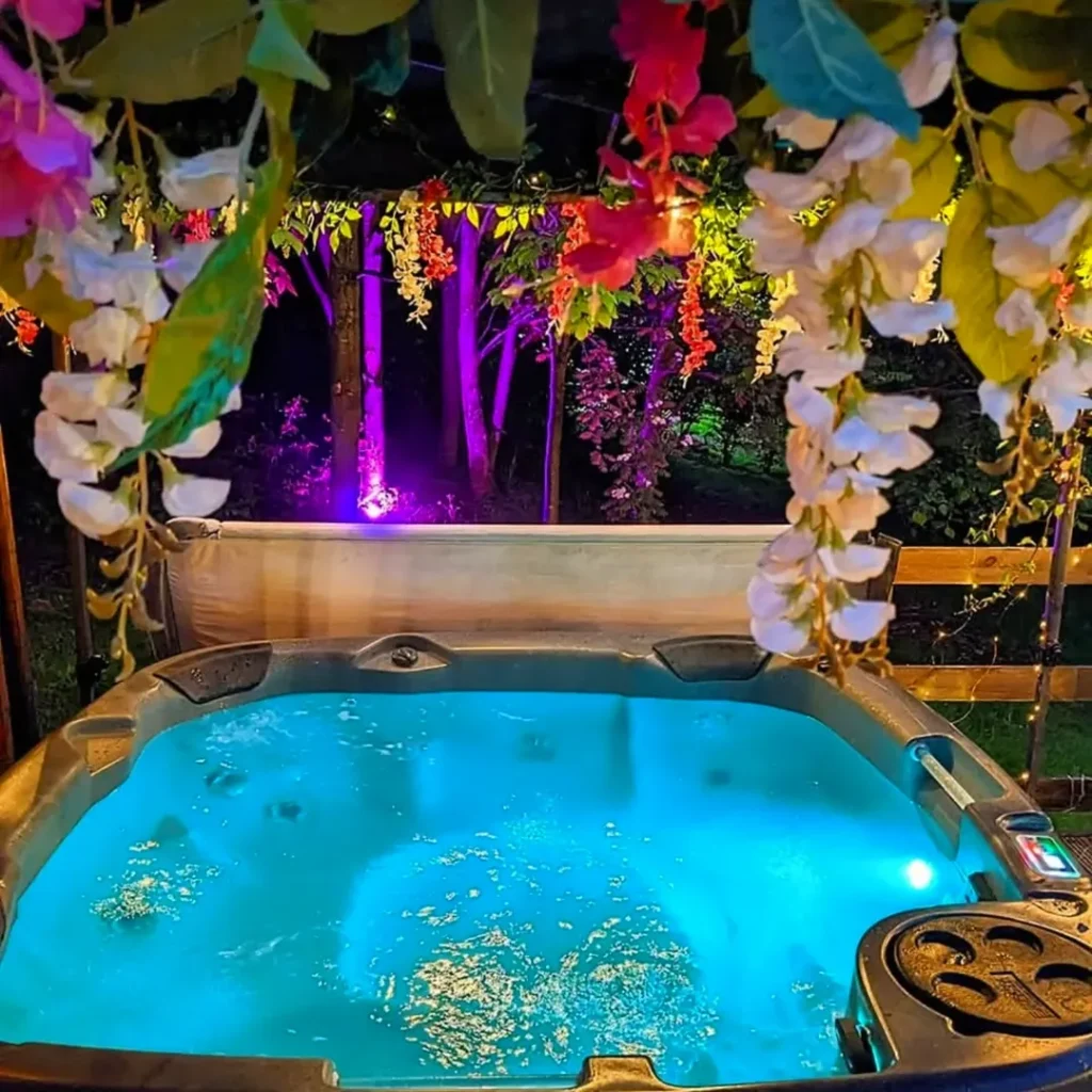 Cozy Hot Tub Forest Screen