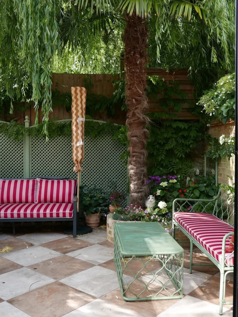 Cozy Shaded Backyard Oasis