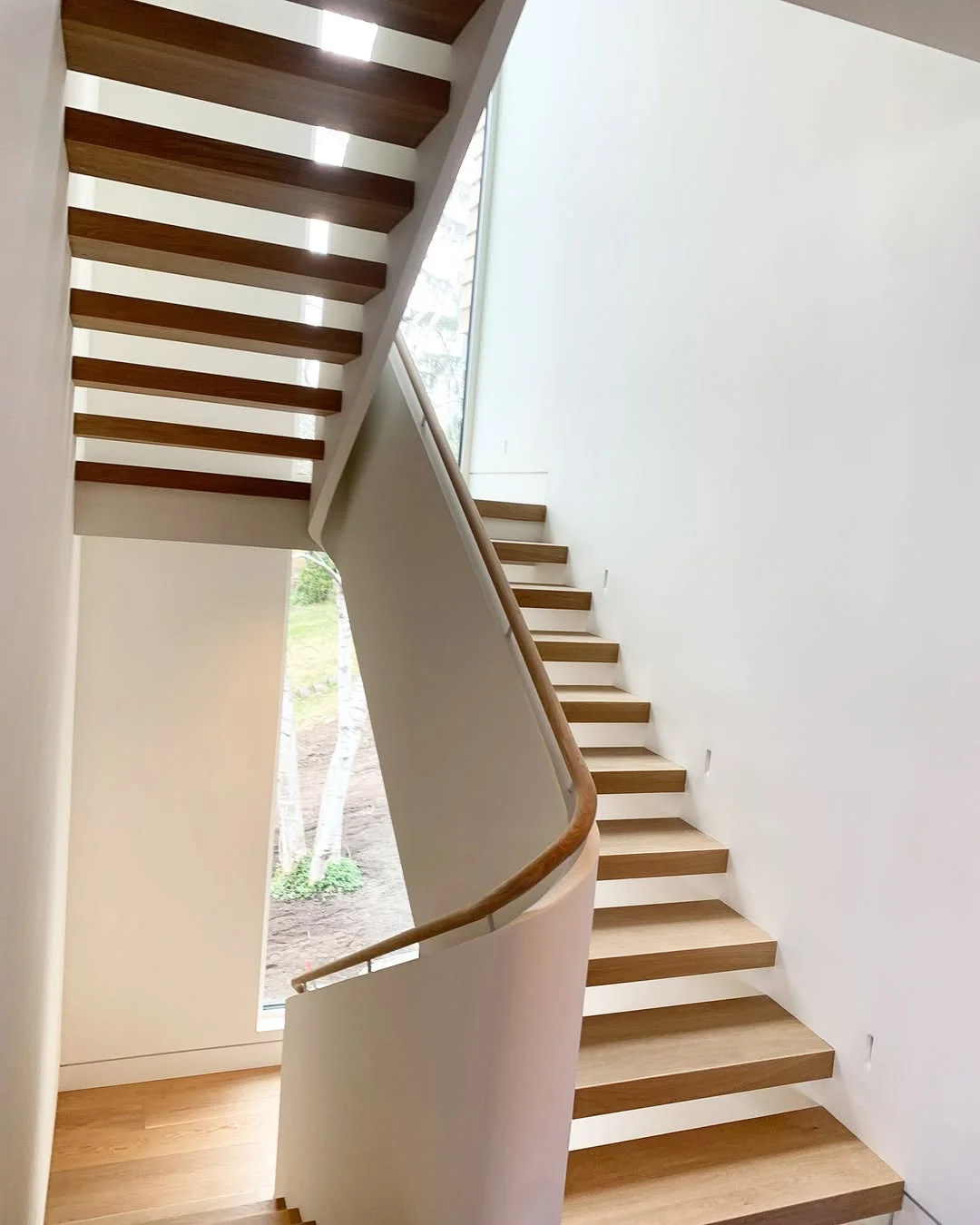 Hidden Stringer Staircase