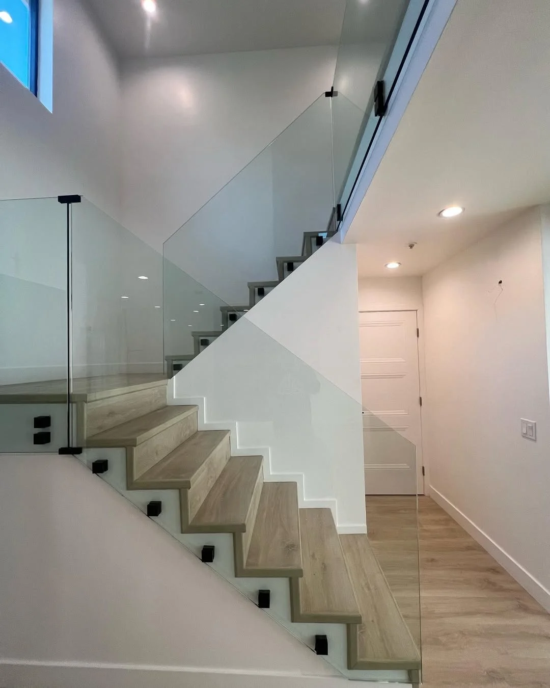 15 Staircase Railing Design Ideas for Stylish Homes 31 Floating Glass Railing Design