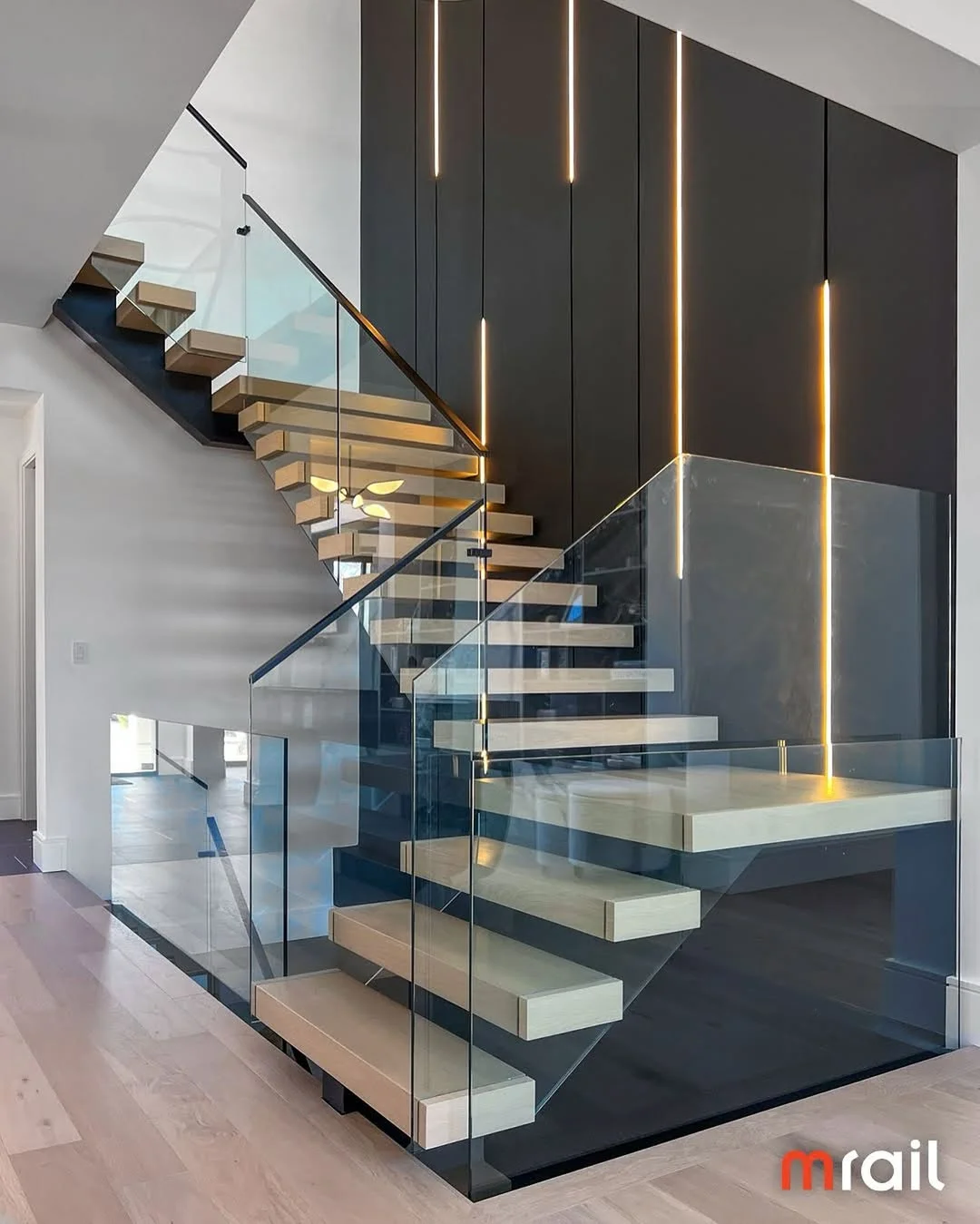 Statement Luxury Central Stringer