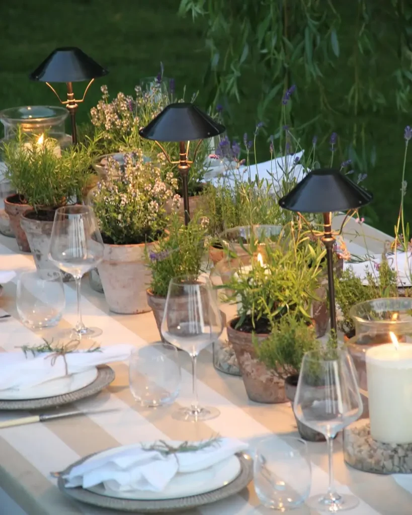 15 Spring Tablescapes Ideas for Fresh Gatherings 13 Garden Inspired Table Styling