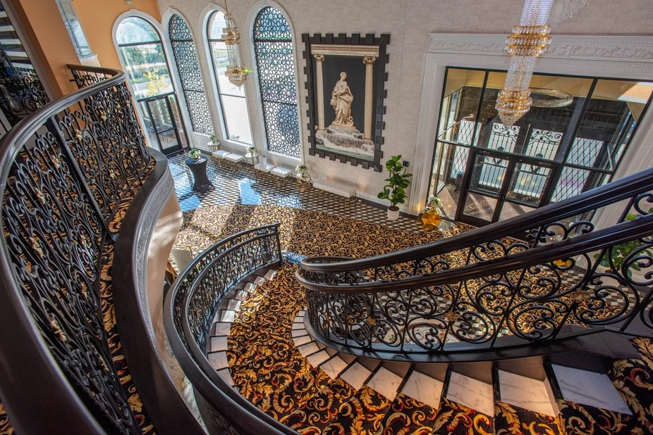 15 Grand Staircase Ideas That Elevate Your Home 9 Luxury Grand Staircase Ideas