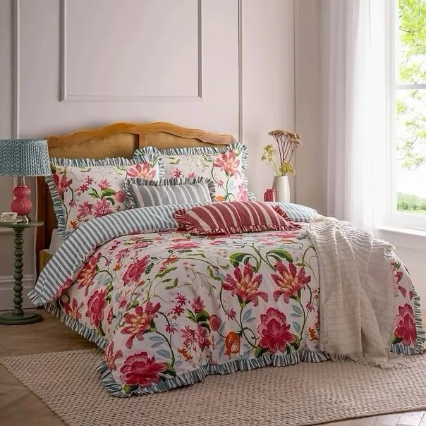 15 Vintage Floral Bedding for a Dreamy Bedroom 29 Ruffled Floral Duvet Covers