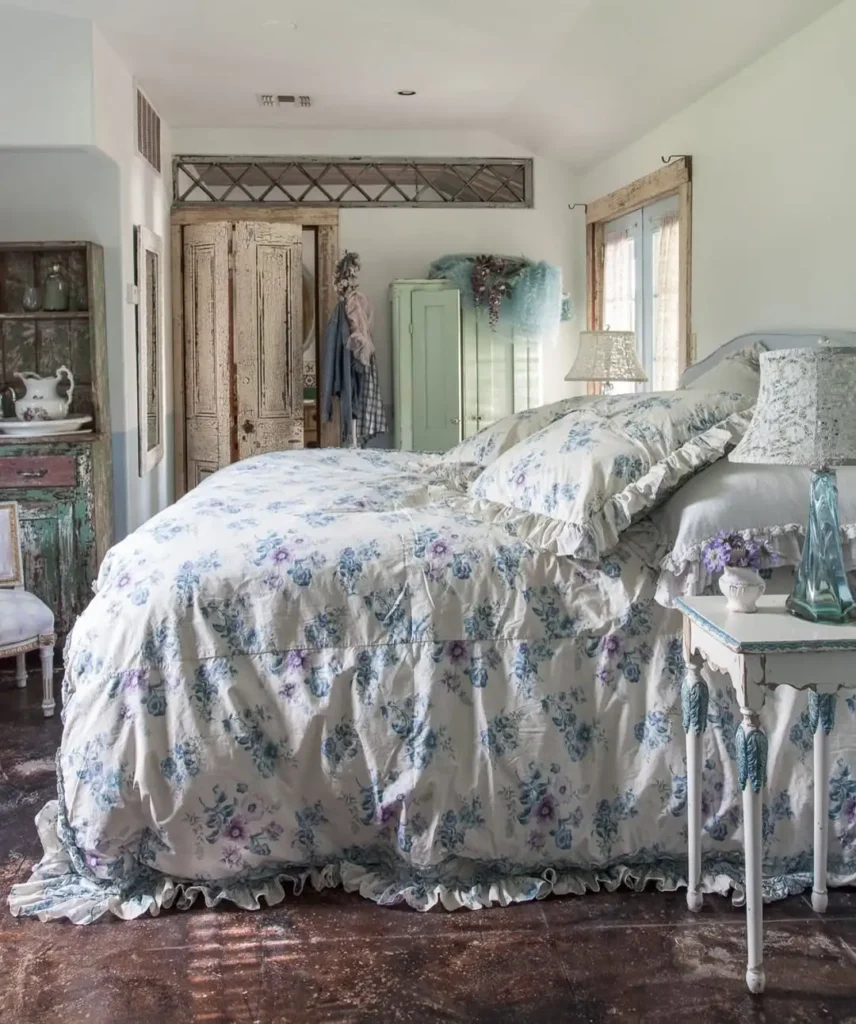 15 Vintage Floral Bedding for a Dreamy Bedroom 5 Shabby Chic Floral Bedding