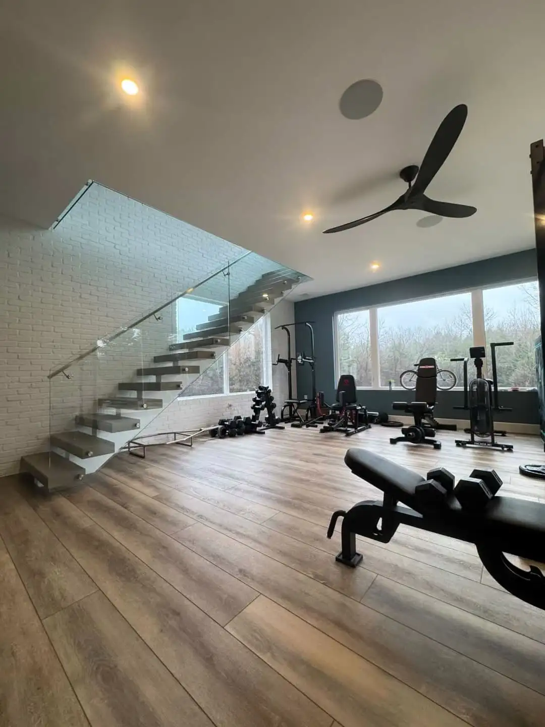 Nothing completes a high end home gym like a statement staircase.This build we completed for @so