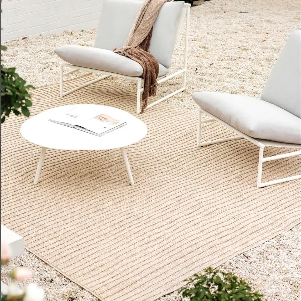 Adding texture with outdoor rugs