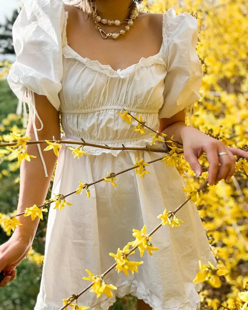 15 Spring Aesthetic Outfits for Fresh and Trendy Looks 3 Cottagecore Spring Looks