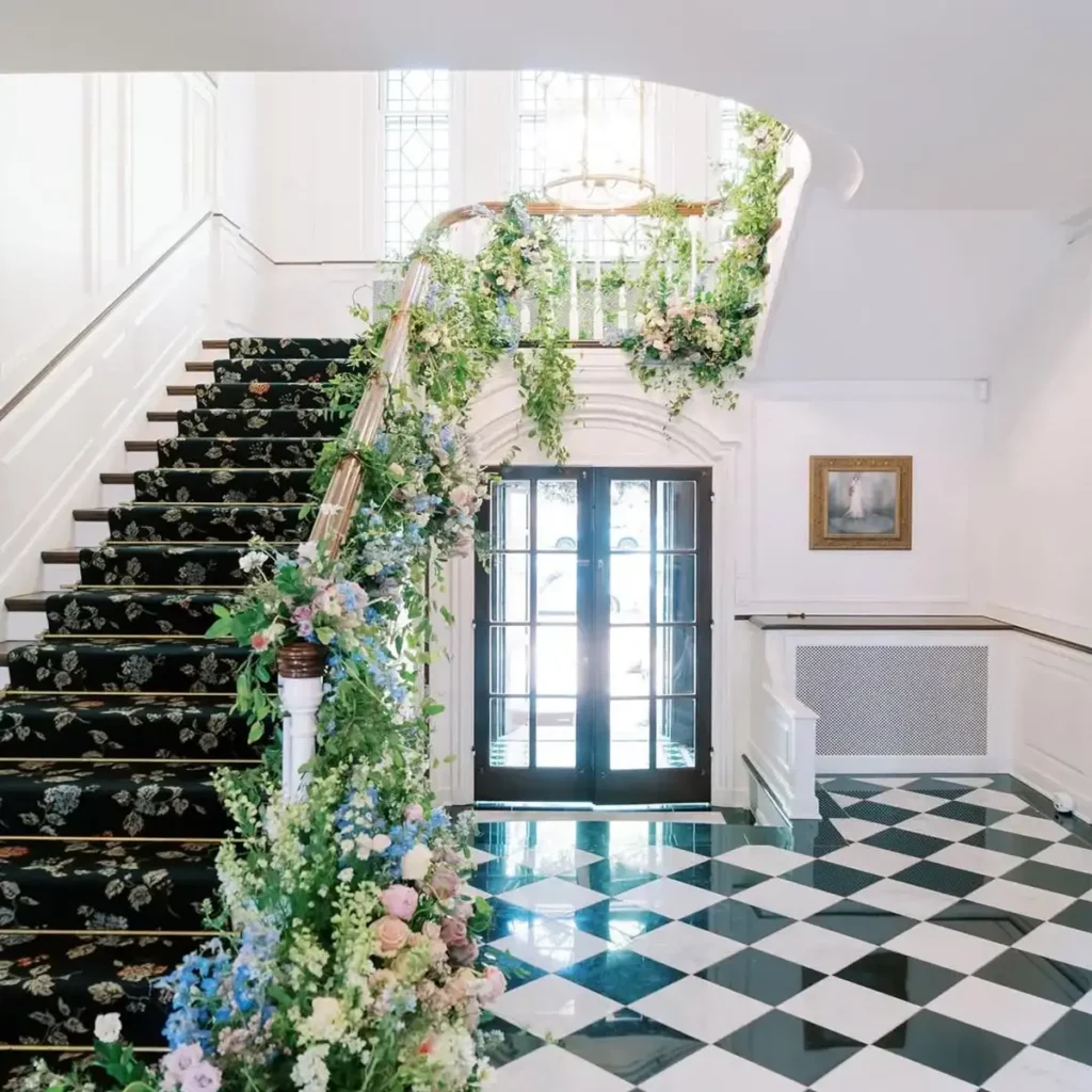 15 Staircase Decor Ideas to Elevate Your Home 2 Staircase Decor