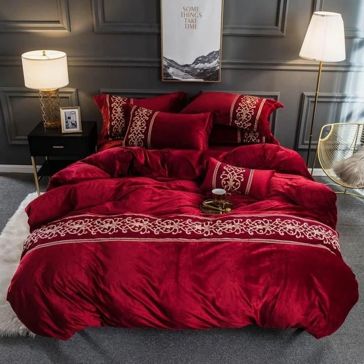 15 Christmas bedding ideas for a Cozy Holiday Home 13 Luxury Velvet Holiday Bedding