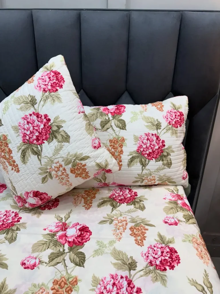 15 Vintage Floral Bedding for a Dreamy Bedroom 35 Romantic Old World Florals