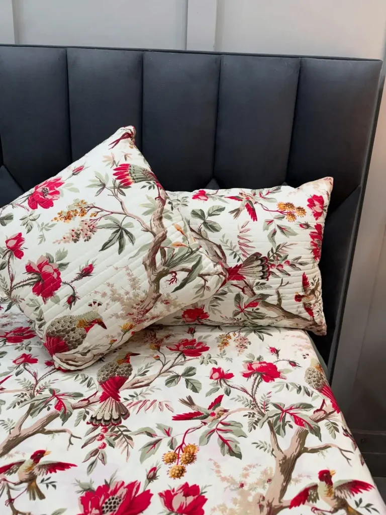 15 Vintage Floral Bedding for a Dreamy Bedroom 25 Toile Floral Patterns