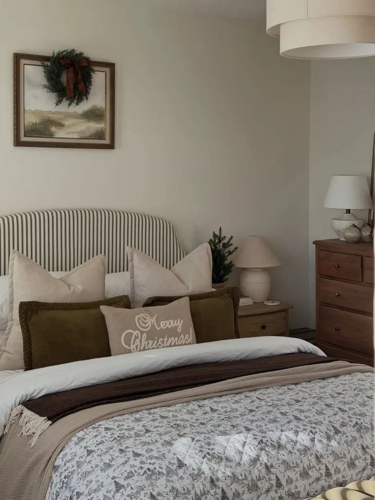 15 Christmas bedding ideas for a Cozy Holiday Home 9 Snowflake Print Bedding