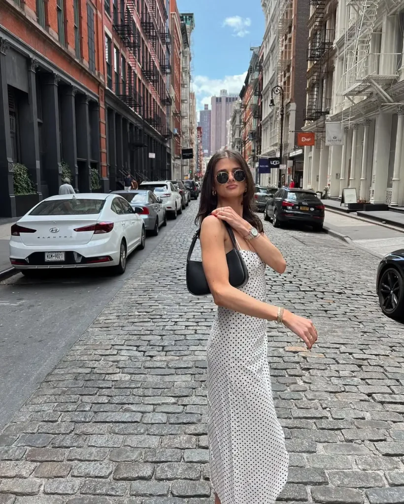 15 Spring Aesthetic Outfits for Fresh and Trendy Looks 29 Street Style Spring Aesthetics