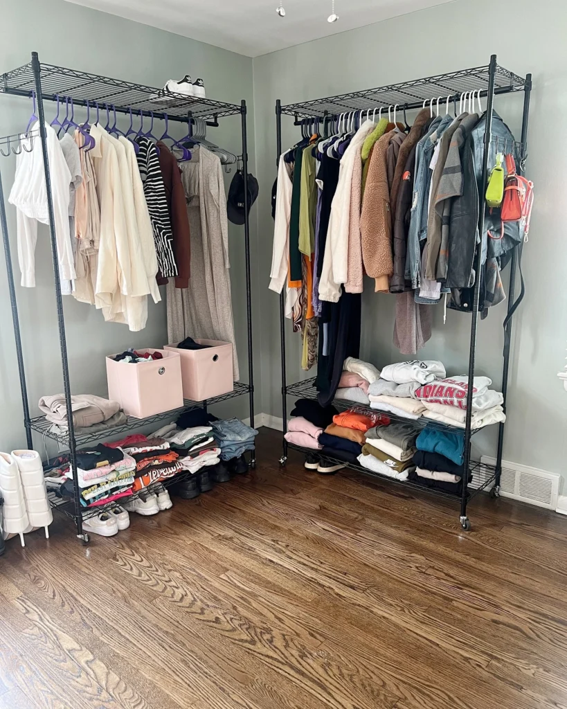 Bedroom open closet corners