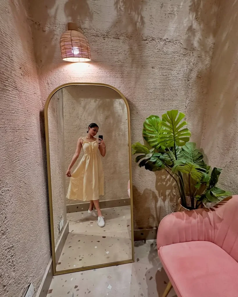 Cozy Room Mirror Selfie Vibe