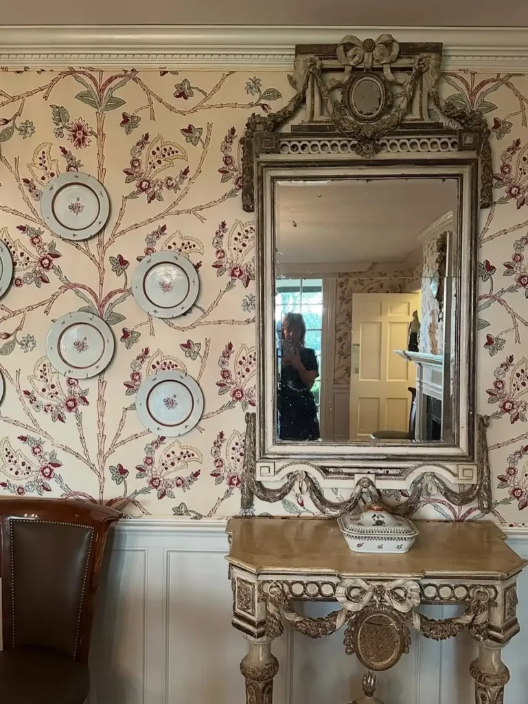 17 Vintage Mirror Ideas to Elevate Your Space 5 French Vintage Dressing Mirrors