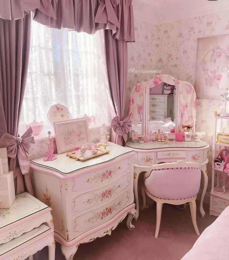 16 Vintage Vanity Ideas to Elevate Your Beauty Space 35 Romantic Vintage Bedroom Vanity