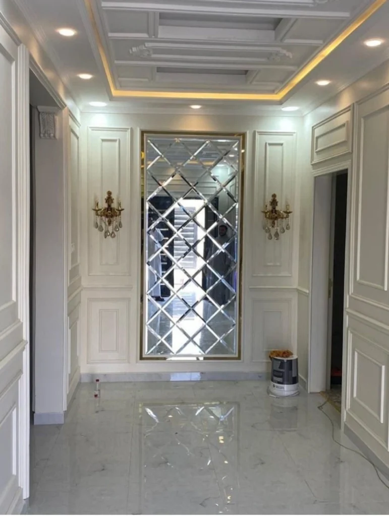 Decorative Wall Mirror Arrangements