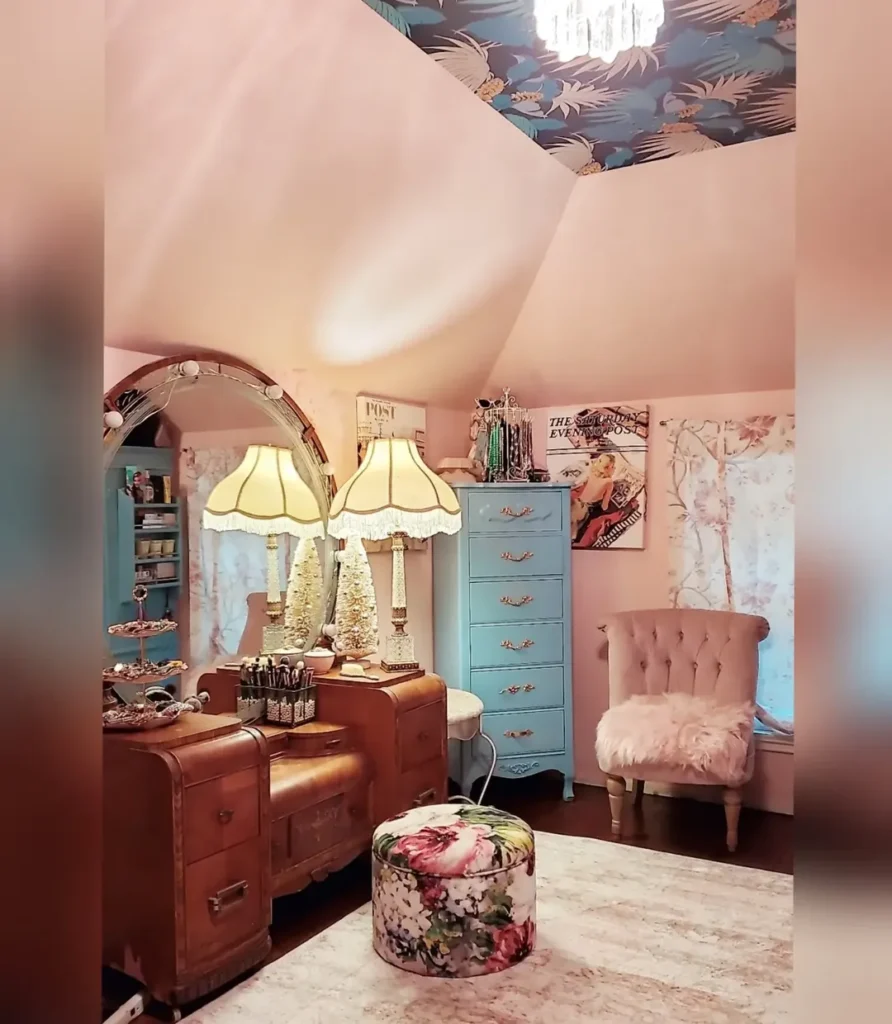 16 Vintage Vanity Ideas to Elevate Your Beauty Space 27 Vintage Glam Makeup Stations