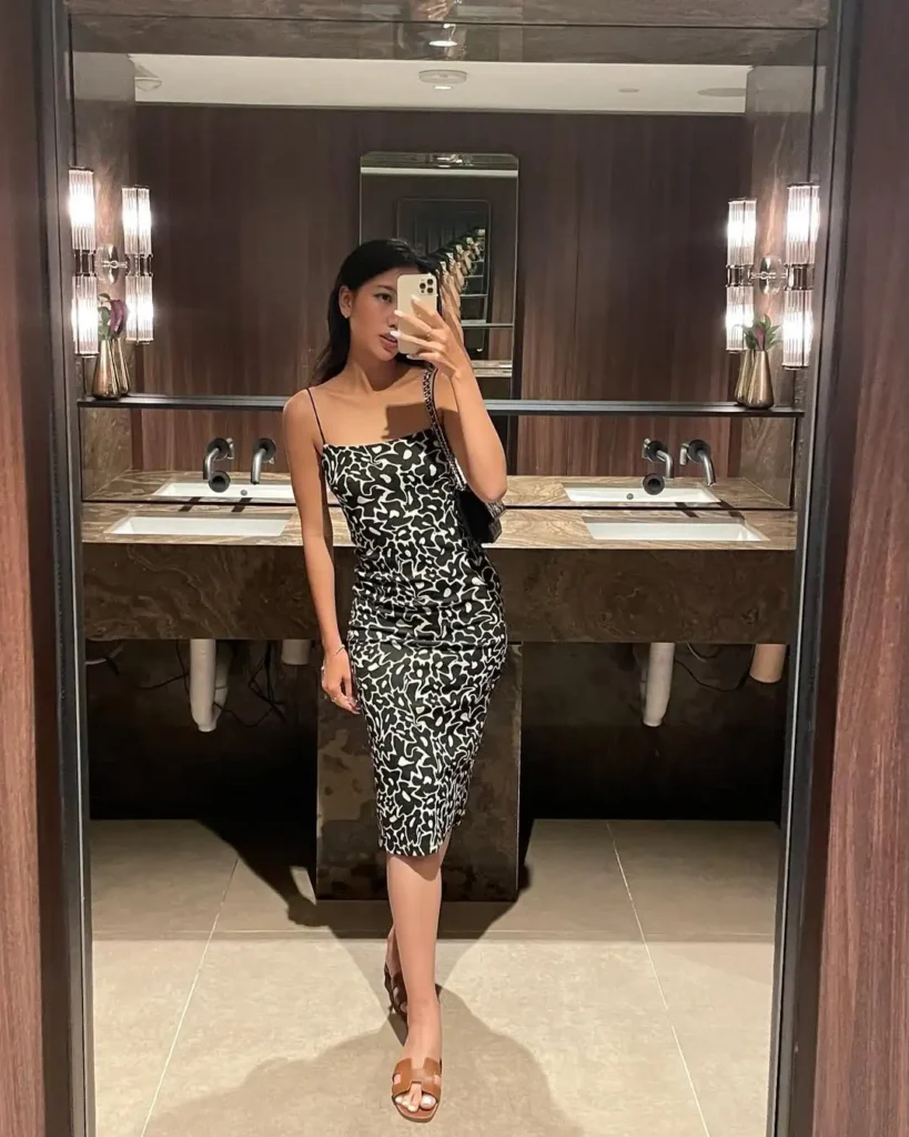 Outfit Mirror Selfie Poses