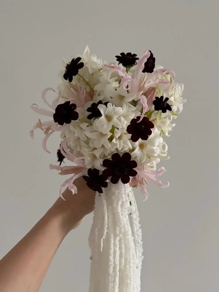 15 Easter Flower Arrangements For a Fresh Spring Home 23 Modern Minimalist Bouquets