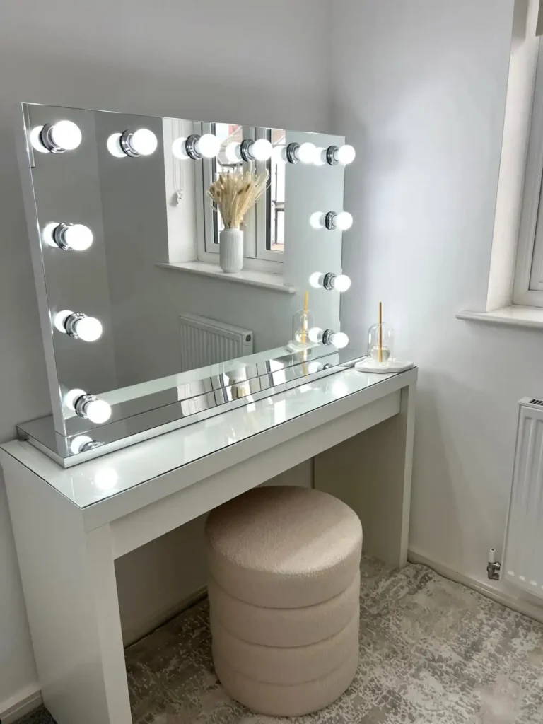 16 Vanity Mirror Ideas for a Stylish Beauty Space 1 Hollywood Vanity Mirror Lights